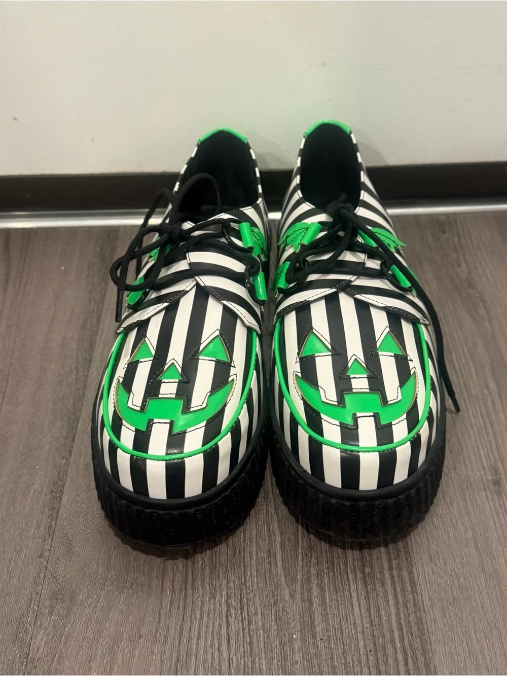Strangecvlt Krypt Jack-o-lantern Beetlejuice Stripes Green Women 9 Halloween